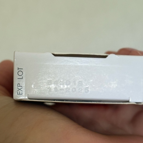 La Roche-Posay Anthelios Tinted Mineral Sunscreen 40 SPF Medium Tan NEW - Picture 10 of 13